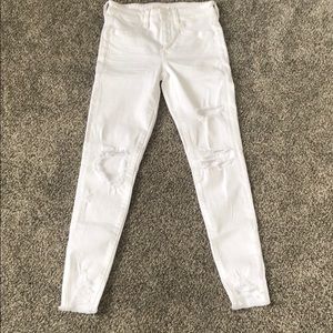 American Eagle Hi-Rise Jegging Distressed White